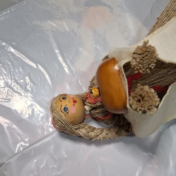 Vintage Folk Art Straw Doll. Fiber Art Doll with Bread - Picture 5 of 6